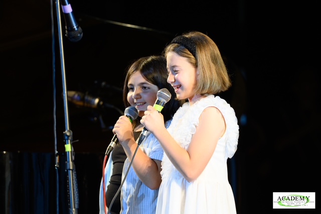 Allieve durante una lezione di canto