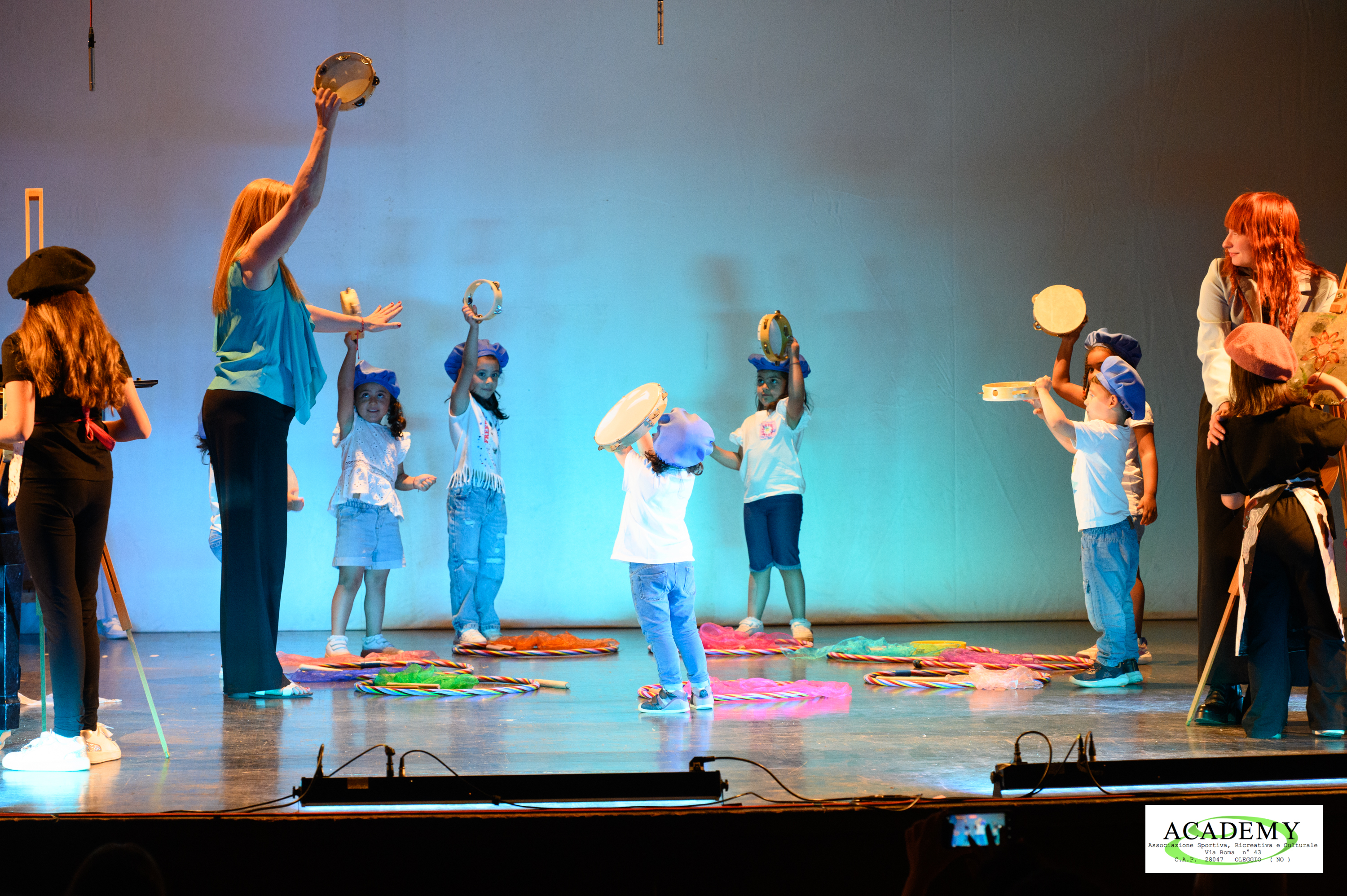 Bambini durante un'attività di propedeutica musicale